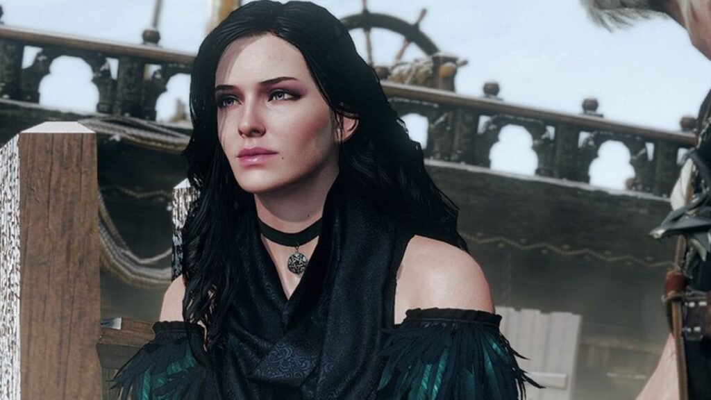 Yennefer de Vengerberg com cabelos pretos e traje escuro em The Witcher.