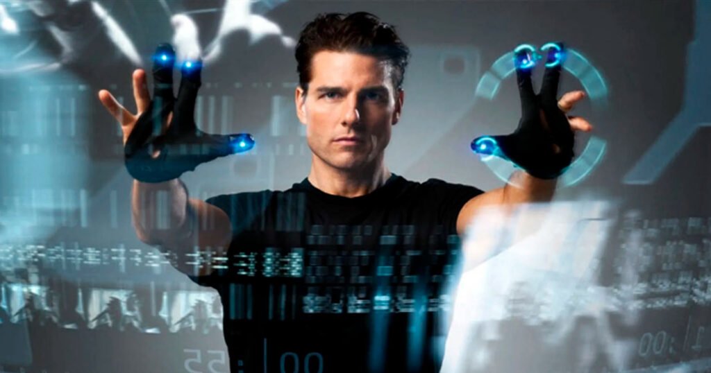John Anderton manipula uma interface holográfica com luvas gestuais em Minority Report.