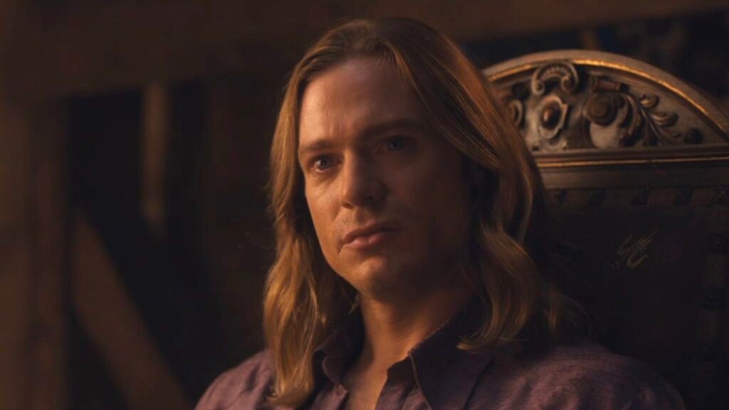 Sam Reid caracterizado como Lestat de Lioncourt na série Entrevista com o Vampiro.